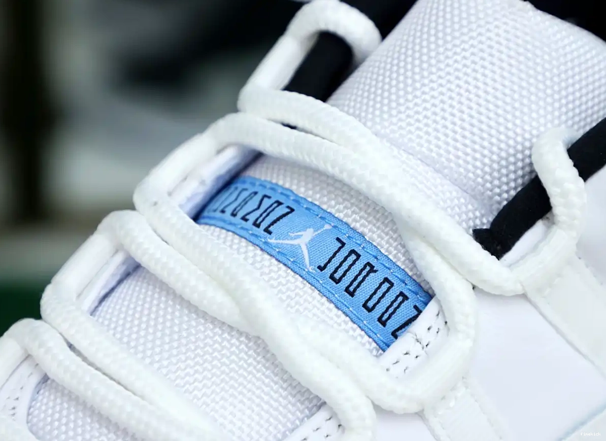 11 LOW JORDAN LEGEND RETRO AIR BLUE 0421